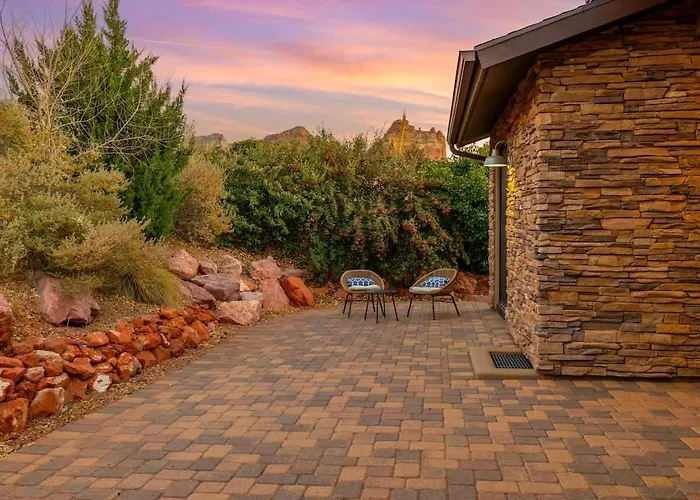 Mountain View Lookout-uptown Walkable Red Rock Views