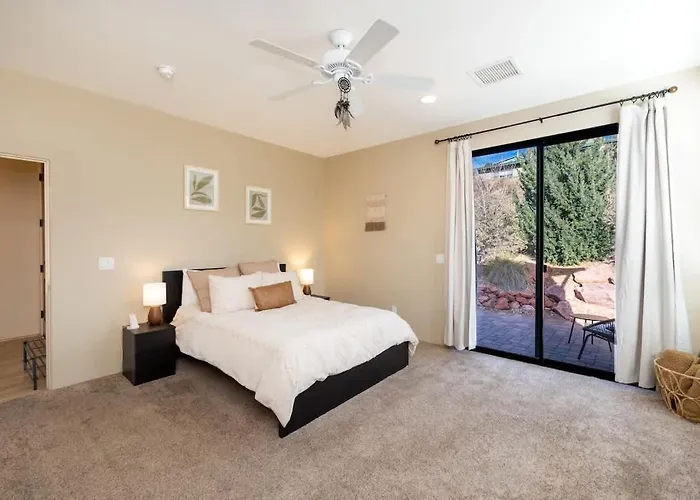 Mountain View Lookout-uptown Walkable Red Rock Views *