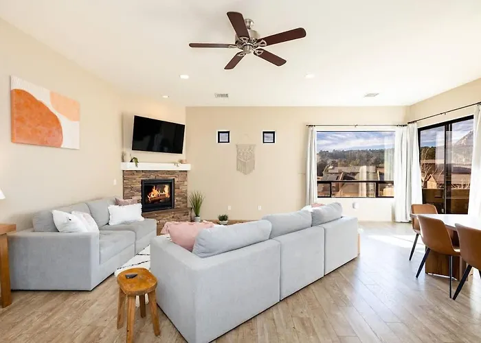 Mountain View Lookout-uptown Walkable Red Rock Views